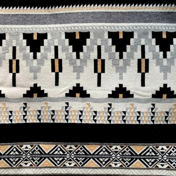 Women Shawl/ blanket scarf - tan, white & black. NWOT. Super soft & warm. - Picture 2 of 5